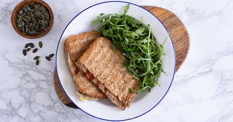 Tosti tonijn met rucola­salade